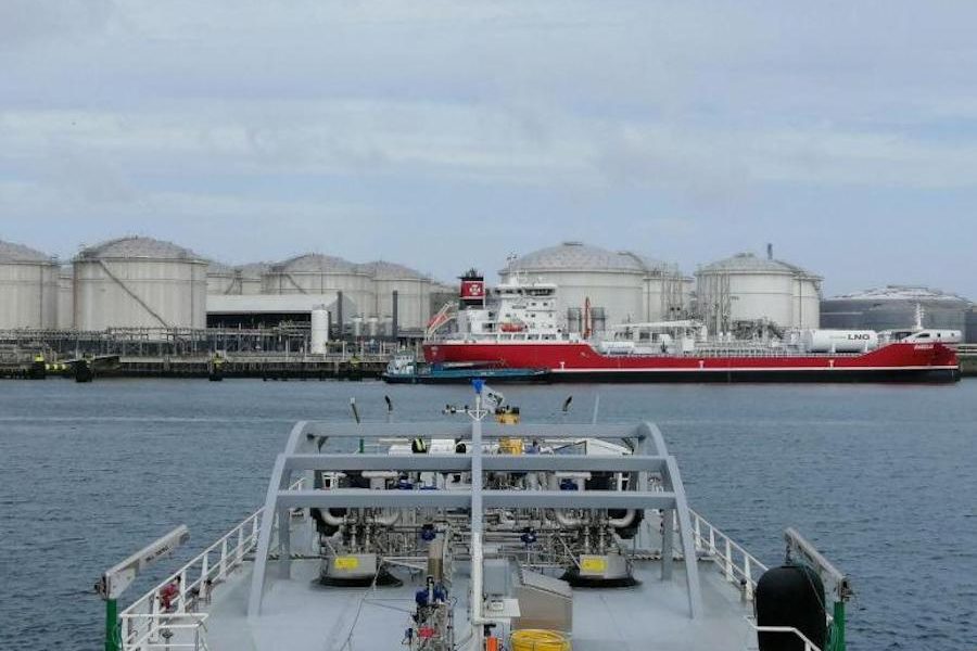 Premier SIMOPS LNG Bunker Delivery Completed At The Port Of Rotterdam ...